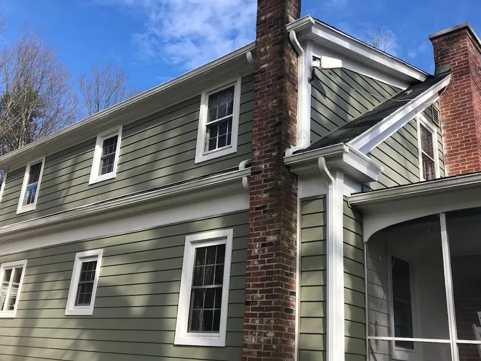 Home with new insulated siding installed by Vista Home Improvement